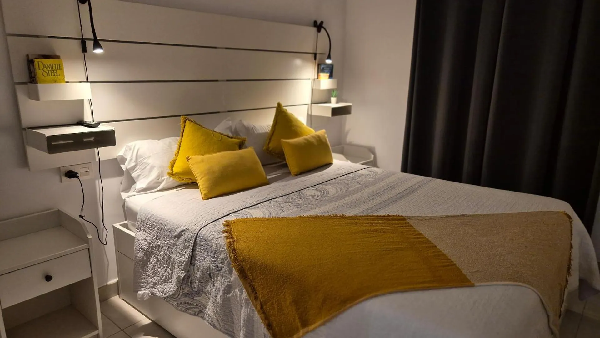 White Suite Deluxe Costa Teguise Apartment